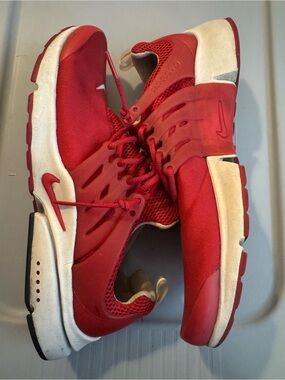 Nike Air Presto in Red